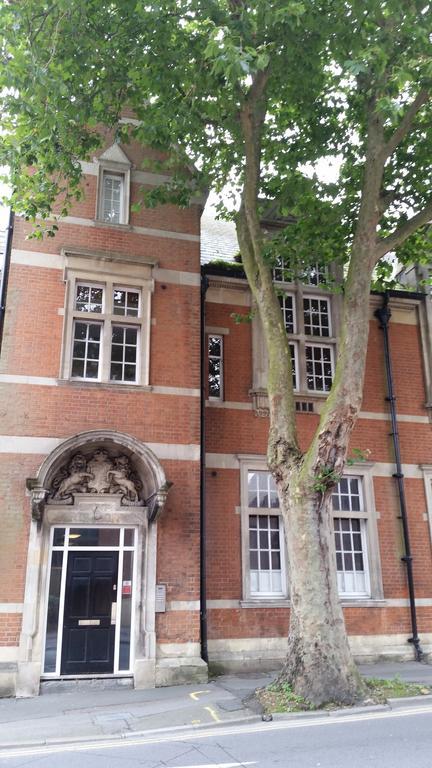 Comfortable Swindon Town Centre Apartments, Free Parking, Sleeps Up To 8 Quarto foto